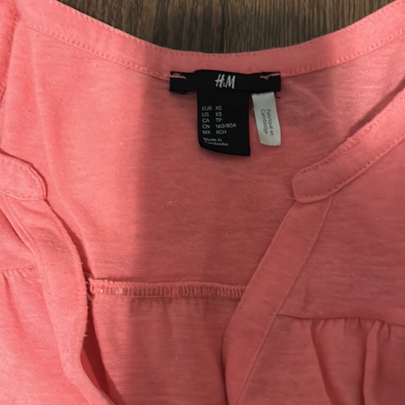 Bundle #7 women's size small tops - Picture 3 of 6